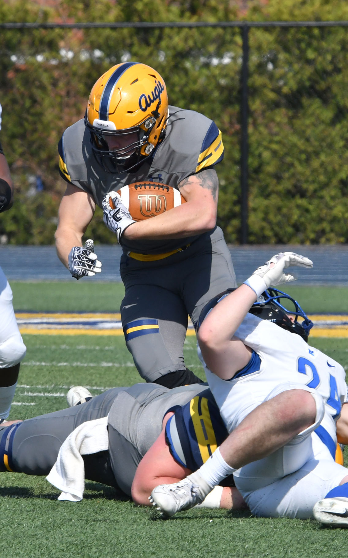 040321-qc-spt-augie football-128